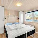 بيت للعطل Three-bedroom With A Fireplace In *