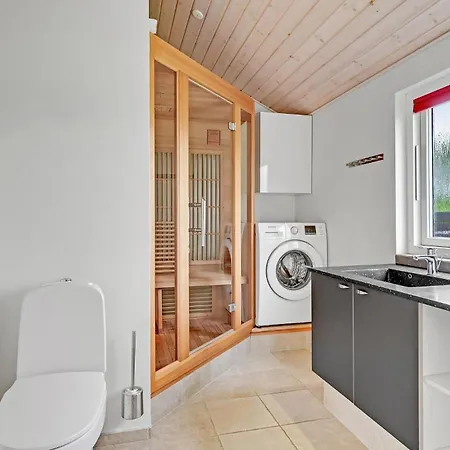 Three-bedroom With A Fireplace In בית נופש *