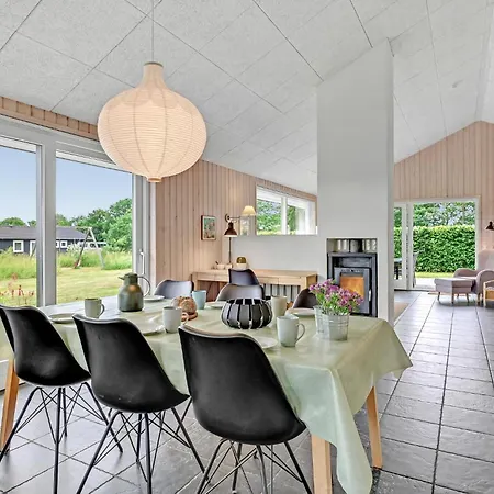 Three-bedroom With A Fireplace In * Ejstrupholm