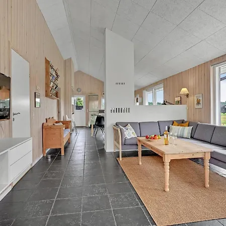 בית נופש Three-bedroom With A Fireplace In