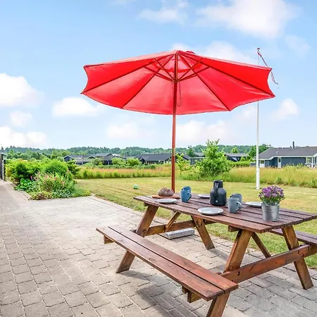 Three-bedroom With A Fireplace In * Ejstrupholm